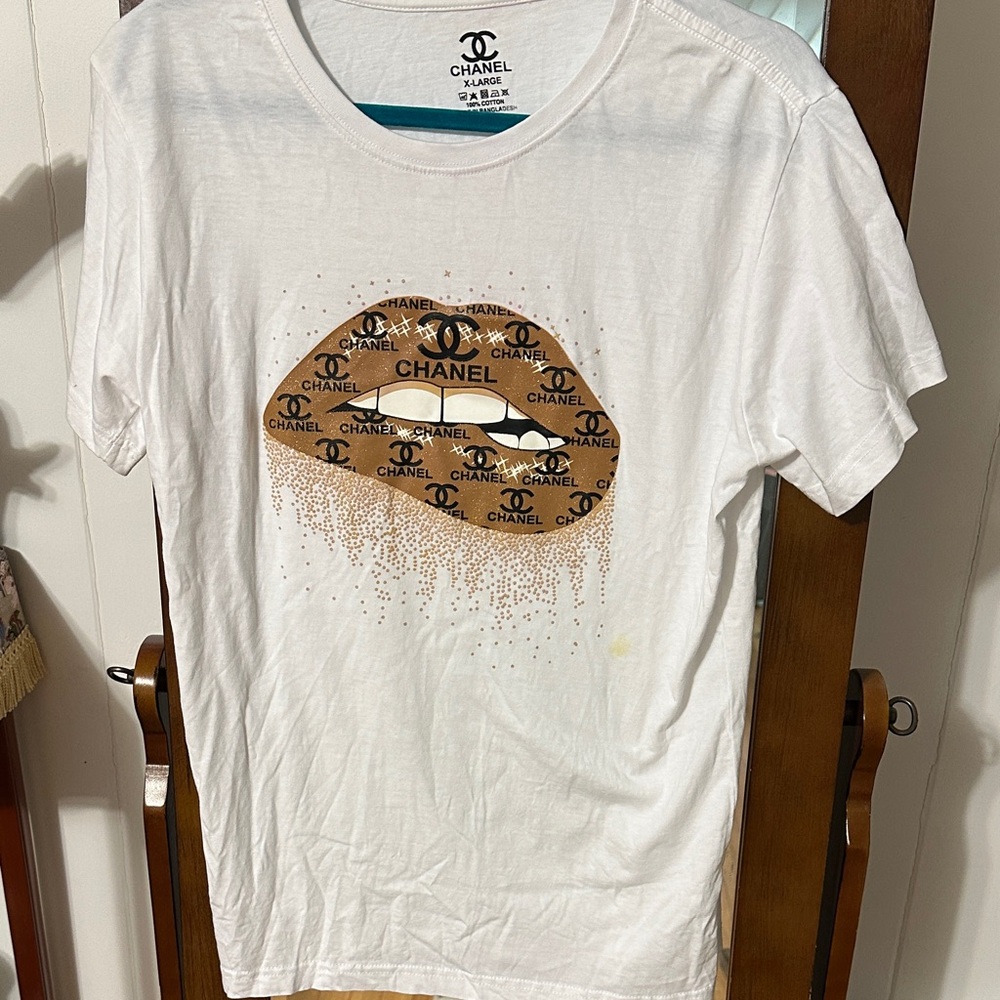 CHANEL White Tee with Brown Logo Lip Graphic